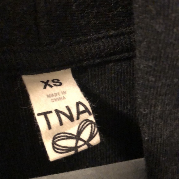 Aritzia (TNA) long sleeve open sweater with pockets. - Picture 2 of 3